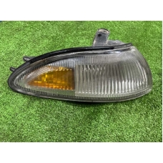Поворотник передний правый TOYOTA SPRINTER MARINO Поворотник передний правый TOYOTA SPRINTER MARINO