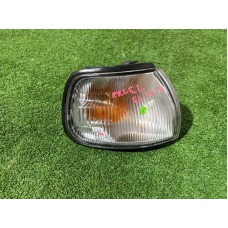 Поворотник передний правый NISSAN SUNNY B13 Поворотник передний правый NISSAN SUNNY B13