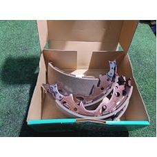 Колодки тормозные NISSAN ATLAS F23 TD27 2000