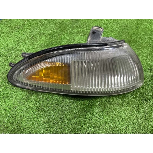 Поворотник передний правый TOYOTA SPRINTER MARINO Поворотник передний правый TOYOTA SPRINTER MARINO